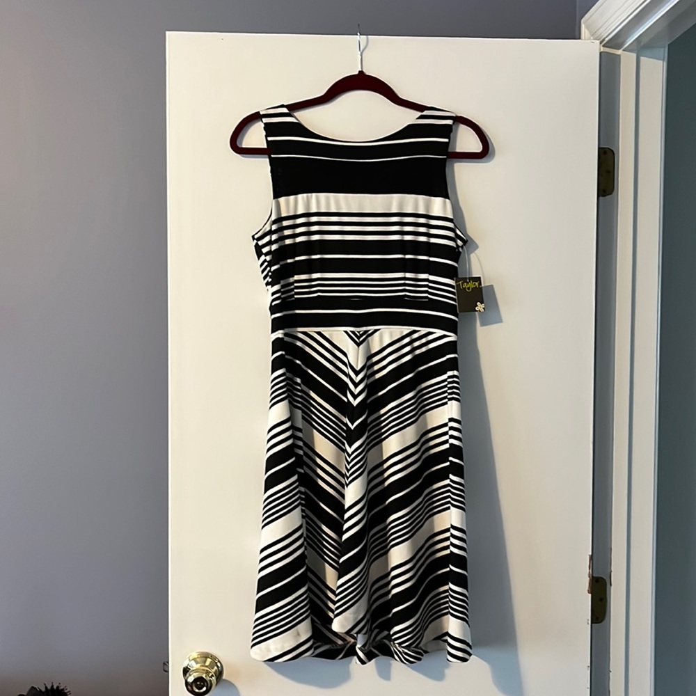 Women's Black and White Dress - Taylor - Nordstrom Rack - Size 6